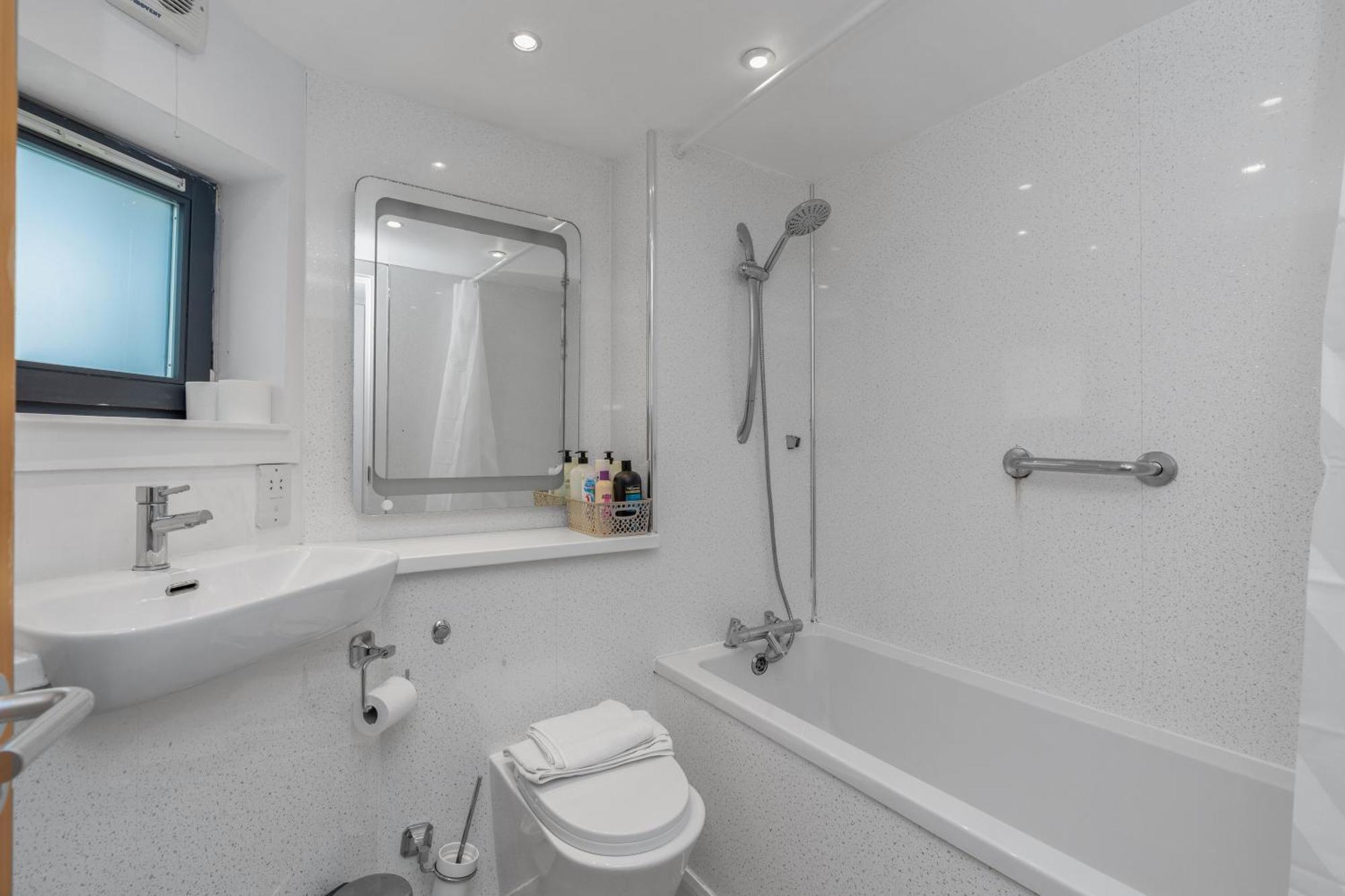 Gorgeous Old Town Hideaway Apartment Edinburgh Bagian luar foto